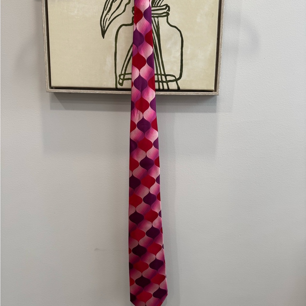 BCBG Men’s Pink Purple Geometric Tie ~ GOOD CONDITION